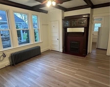 208 W College - Photo Thumbnail 7