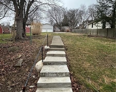 208 W College - Photo Thumbnail 2