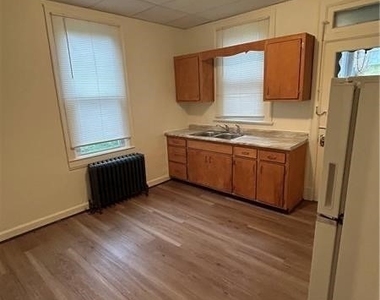 208 W College - Photo Thumbnail 13