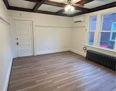 208 W College - Photo Thumbnail 9
