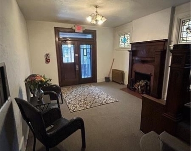 208 W College - Photo Thumbnail 5