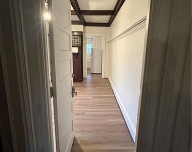 208 W College - Photo Thumbnail 8