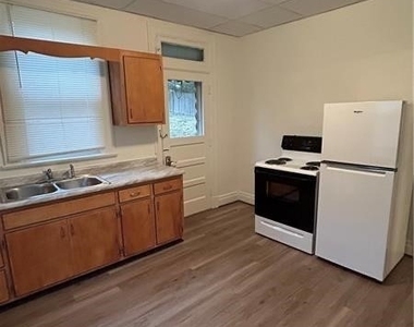 208 W College - Photo Thumbnail 14