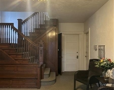 208 W College - Photo Thumbnail 6