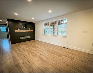 291 Simon Dr - Photo Thumbnail 3