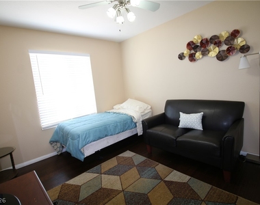 2310 Ashdale Way - Photo Thumbnail 13