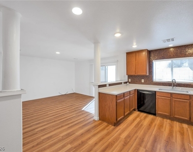8217 Time Machine Avenue - Photo Thumbnail 5