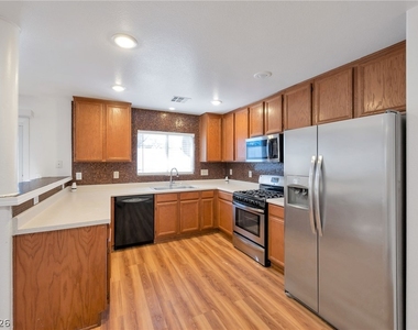 8217 Time Machine Avenue - Photo Thumbnail 6