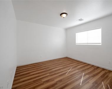 8217 Time Machine Avenue - Photo Thumbnail 20