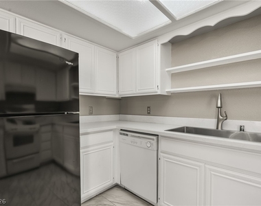 5576 W Rochelle Avenue - Photo Thumbnail 13