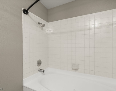 5576 W Rochelle Avenue - Photo Thumbnail 28
