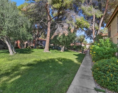 5576 W Rochelle Avenue - Photo Thumbnail 44