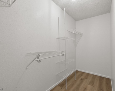 5576 W Rochelle Avenue - Photo Thumbnail 20