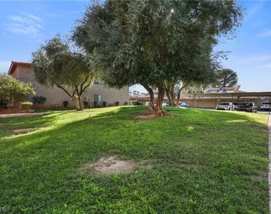5576 W Rochelle Avenue - Photo Thumbnail 43