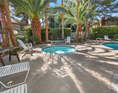 5576 W Rochelle Avenue - Photo Thumbnail 33