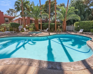 5576 W Rochelle Avenue - Photo Thumbnail 35