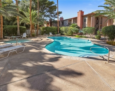 5576 W Rochelle Avenue - Photo Thumbnail 31
