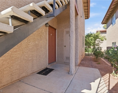 5576 W Rochelle Avenue - Photo Thumbnail 1
