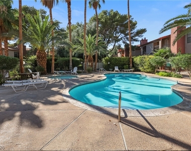 5576 W Rochelle Avenue - Photo Thumbnail 36