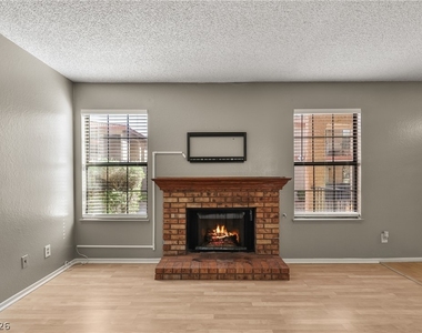 5576 W Rochelle Avenue - Photo Thumbnail 4