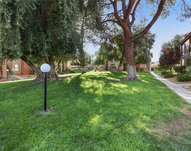 5576 W Rochelle Avenue - Photo Thumbnail 40
