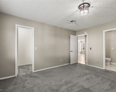 5576 W Rochelle Avenue - Photo Thumbnail 25