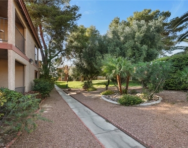 5576 W Rochelle Avenue - Photo Thumbnail 38