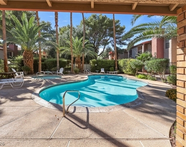 5576 W Rochelle Avenue - Photo Thumbnail 32
