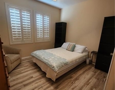 2570 Downeyville Avenue - Photo Thumbnail 9