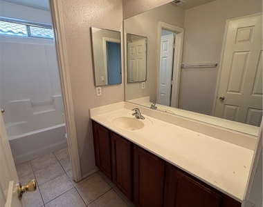2613 Park Hyatt Avenue - Photo Thumbnail 38