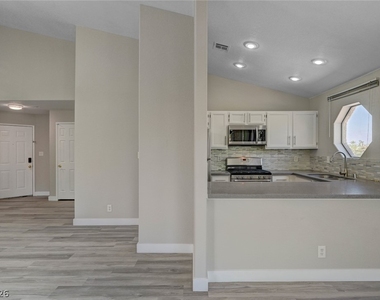 5028 S Rainbow Boulevard - Photo Thumbnail 13