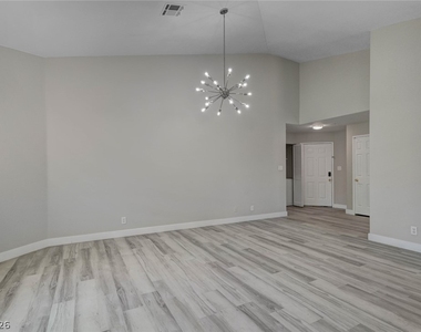 5028 S Rainbow Boulevard - Photo Thumbnail 7
