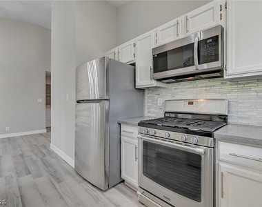 5028 S Rainbow Boulevard - Photo Thumbnail 18