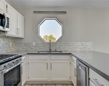 5028 S Rainbow Boulevard - Photo Thumbnail 14