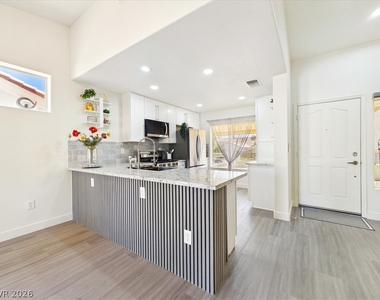 2833 Breakers Creek Drive - Photo Thumbnail 13