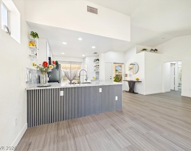 2833 Breakers Creek Drive - Photo Thumbnail 8