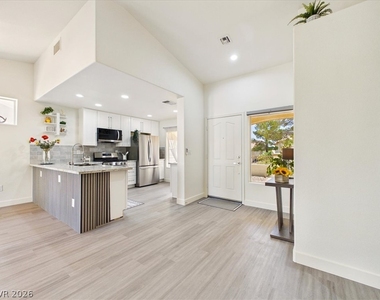 2833 Breakers Creek Drive - Photo Thumbnail 5