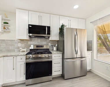 2833 Breakers Creek Drive - Photo Thumbnail 22