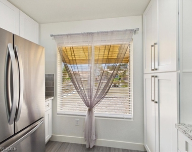 2833 Breakers Creek Drive - Photo Thumbnail 21