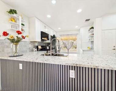 2833 Breakers Creek Drive - Photo Thumbnail 12