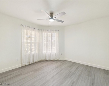 2833 Breakers Creek Drive - Photo Thumbnail 34
