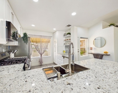 2833 Breakers Creek Drive - Photo Thumbnail 11