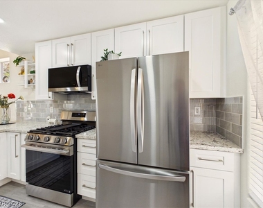 2833 Breakers Creek Drive - Photo Thumbnail 18