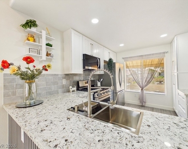 2833 Breakers Creek Drive - Photo Thumbnail 3