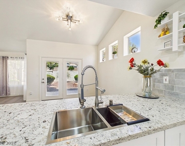 2833 Breakers Creek Drive - Photo Thumbnail 15
