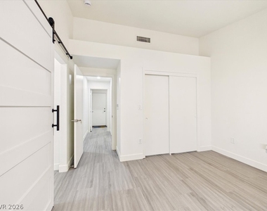 2833 Breakers Creek Drive - Photo Thumbnail 37