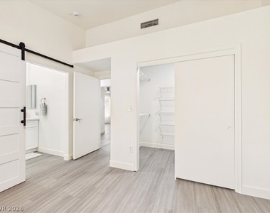 2833 Breakers Creek Drive - Photo Thumbnail 38