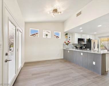 2833 Breakers Creek Drive - Photo Thumbnail 10