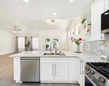 2833 Breakers Creek Drive - Photo Thumbnail 4