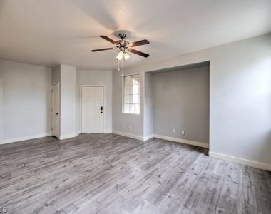 10233 King Henry Avenue - Photo Thumbnail 13